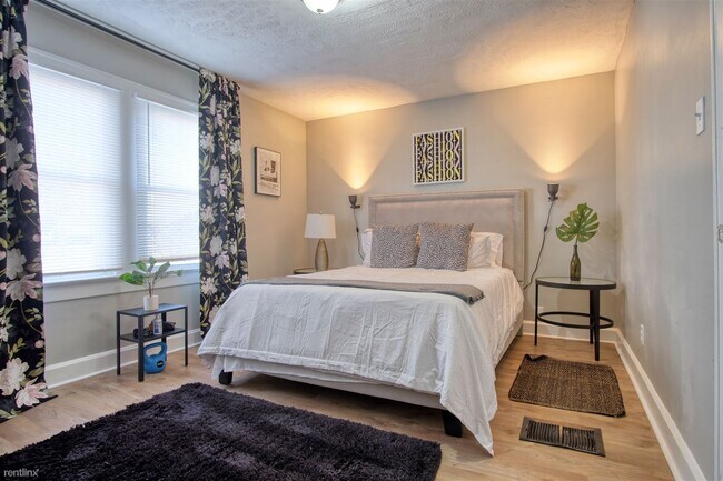 Foto del edificio - 3 br, 1 bath Duplex - 2902 East North Street