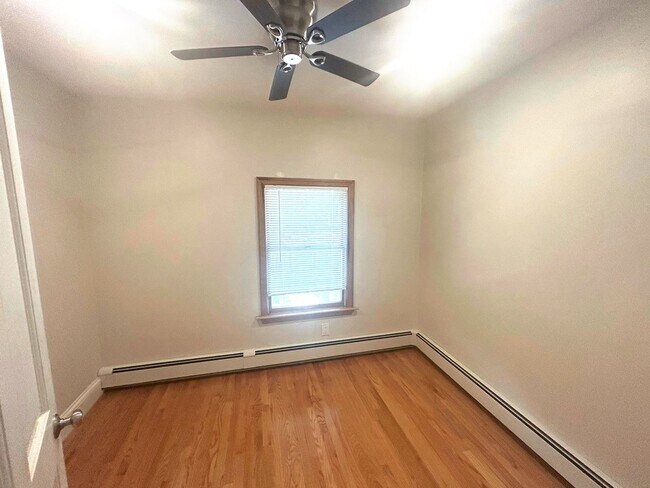 Foto del edificio - Rare Find! Renovated 3.5-Bed with Office S...