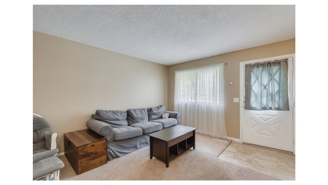 Building Photo - Great 2 Bedroom, 2 Bathroom Side by Side Townhome Unit Available in Coon Rapids - WON'T LAST LONG
