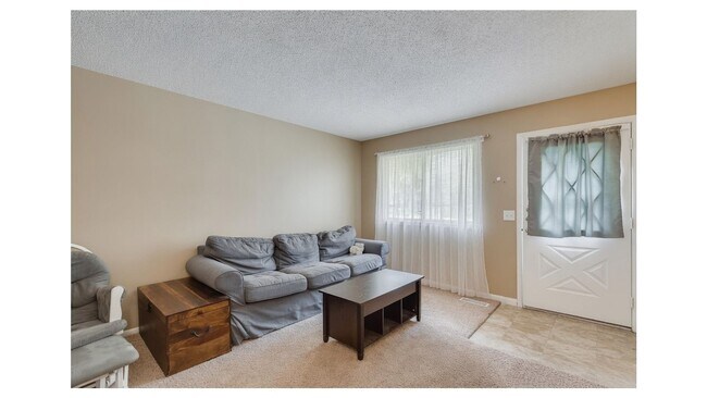 Foto del edificio - Great 2 Bedroom, 2 Bathroom Side by Side Townhome Unit Available in Coon Rapids - WON'T LAST LONG