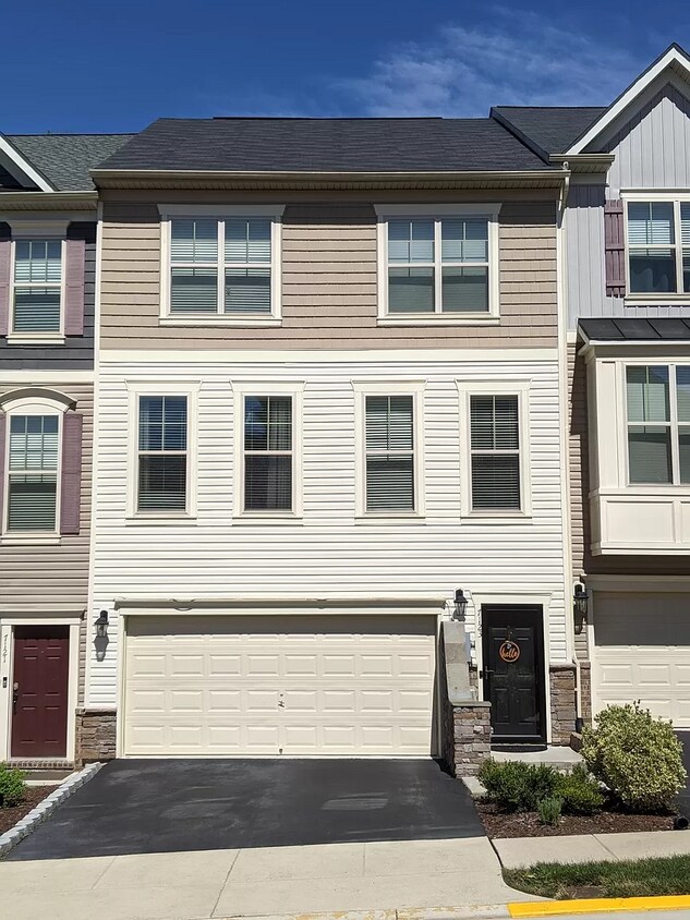 7123 Sotheby Way, Lorton, VA 22079 Townhome Rentals in Lorton VA