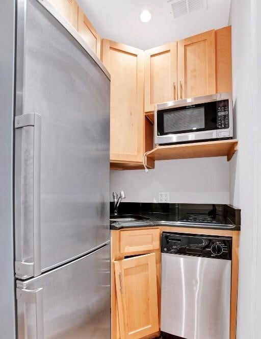 Building Photo - 326 E 35th St