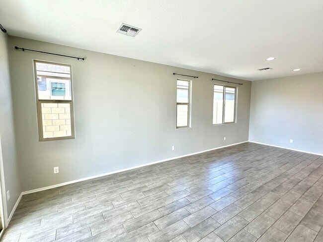 Building Photo - Fantastic 4BR/3BA Richmond American Larimar in Entrada Del Oro! Features white shaker cabinets, q...