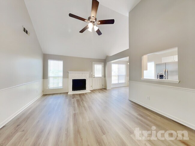 Foto del edificio - 241 Huntington Dr