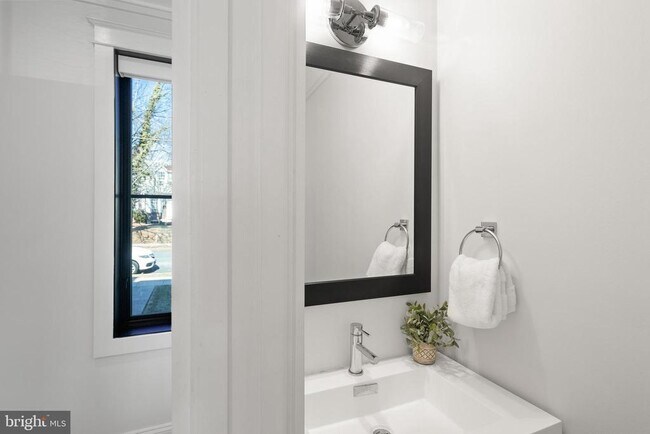 Foto del edificio - 3722 S St NW