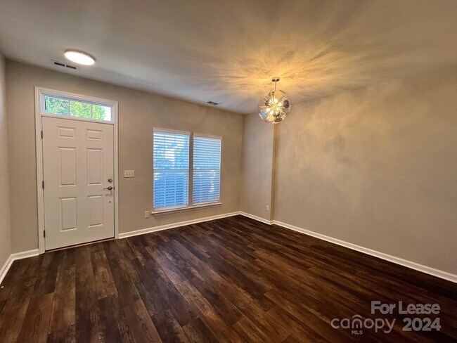 Building Photo - 7902 Mariners Pointe Cir