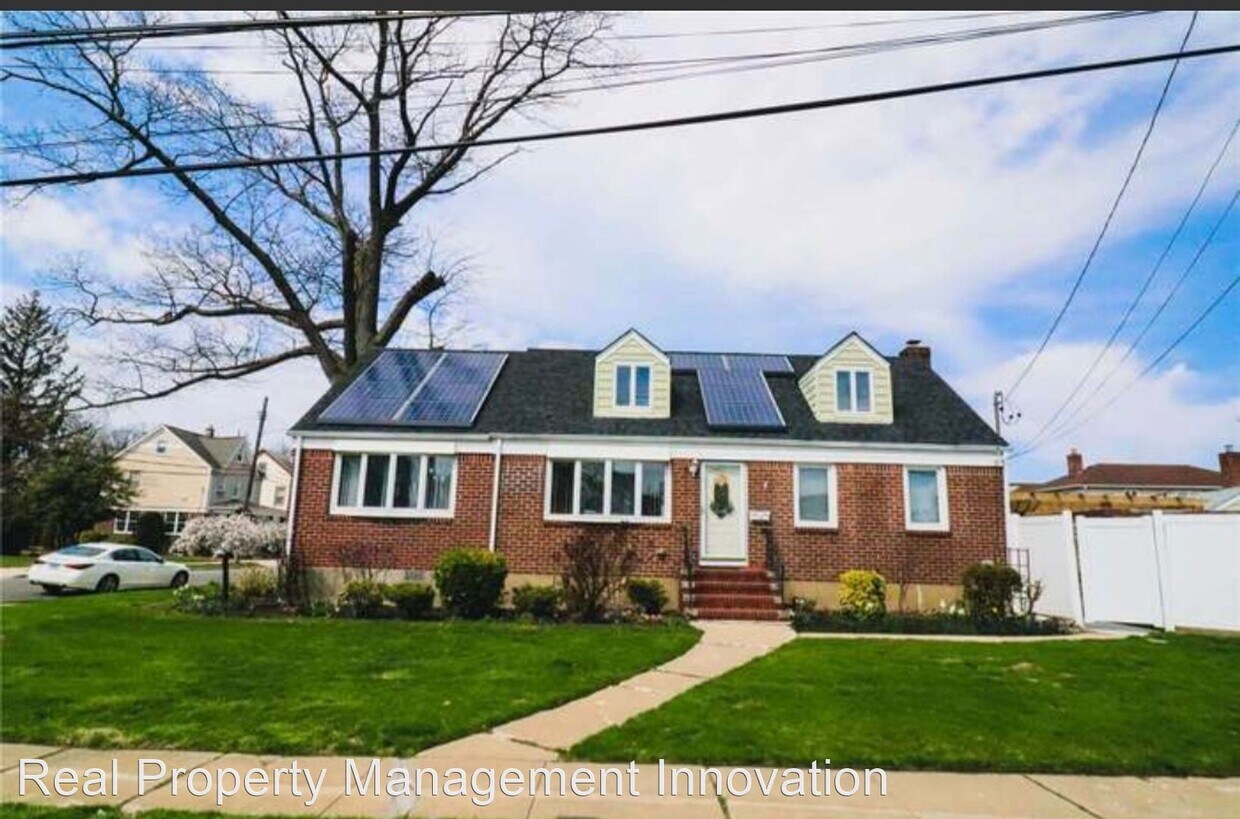 4 br, 2 bath House 100 Newbold Ave House Rental in Valley Stream