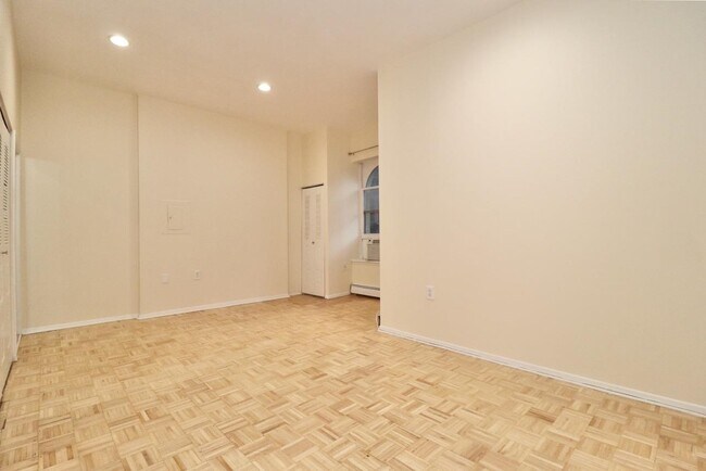 Foto del edificio - 168 COLES St