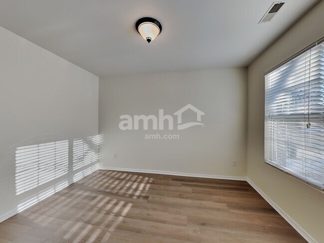 Foto del edificio - 4455 Westhill Pl