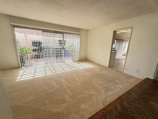 Foto del edificio - Beautiful Valencia 4 Bedroom Home