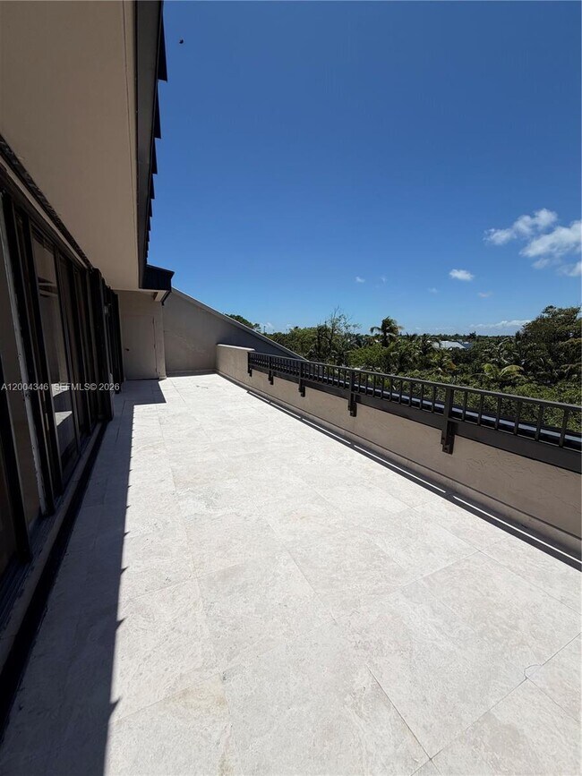 Building Photo - 151 Crandon Blvd