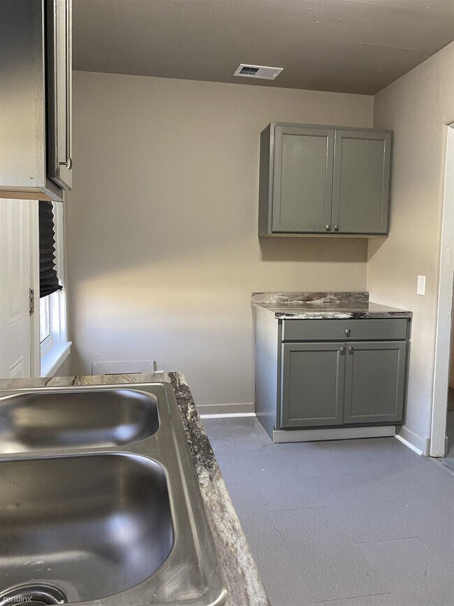 Foto del edificio - 2 br, 1 bath Duplex - 1231 Estelle Street