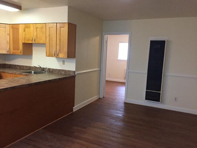 Building Photo - 2065 E Ocean View Ave