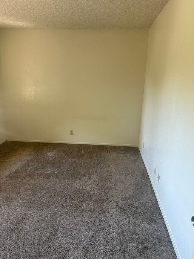 Building Photo - 2121 Chrysler Dr