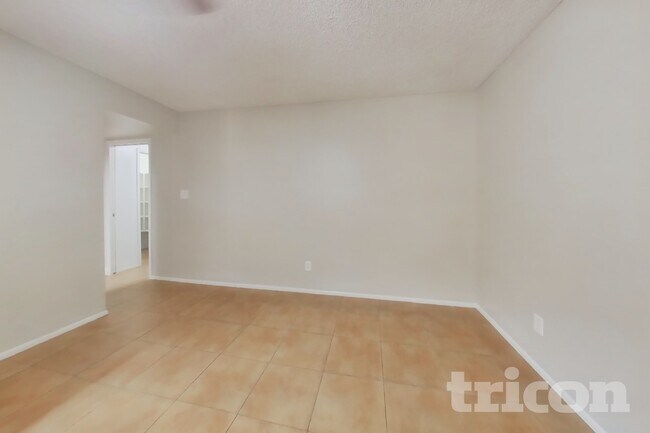 Building Photo - 3938 W Redfield Rd