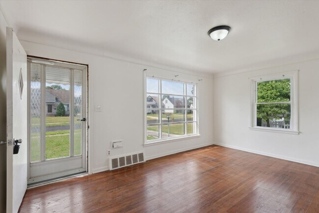 Building Photo - 13849 Shady Oak Blvd