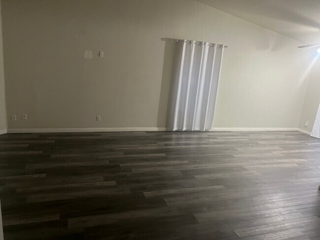 Foto del edificio - 134 Cordova Ln