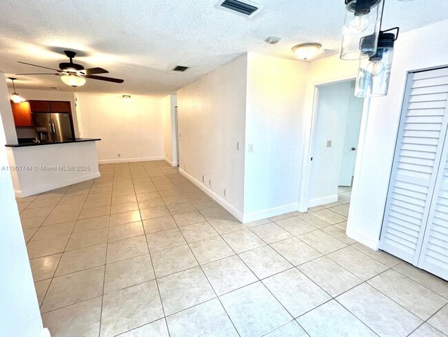 Foto del edificio - 3410 Pinewalk Dr N