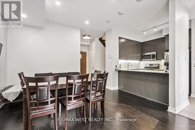 Building Photo - 370 Square One Dr