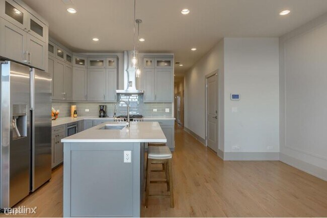 Building Photo - 4226 S Ellis Ave