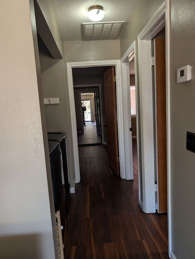 Building Photo - Cute Condo in Silverlakes