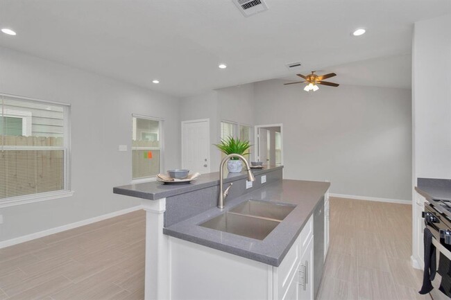 Foto del edificio - 4418 Elmwood St