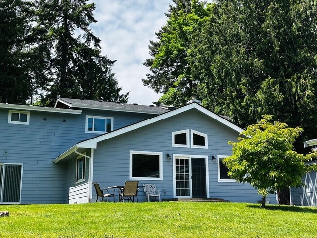 Foto del edificio - Rare Kent Gem, 3 BR | 3 BA | 2 DEN | 0.41 ...