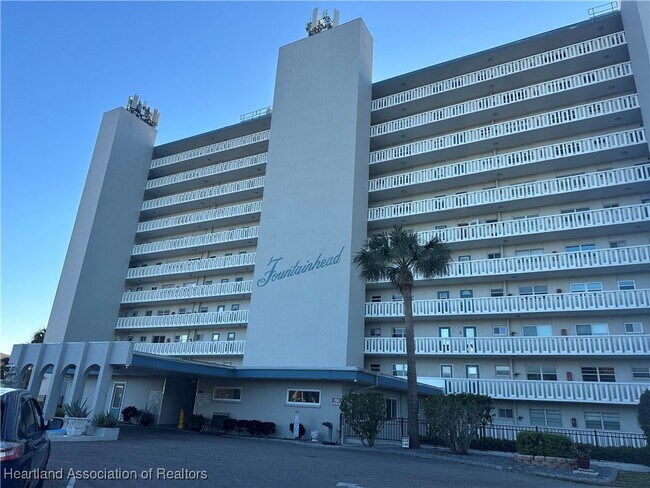 Foto del edificio - 2131 Lakeview Dr