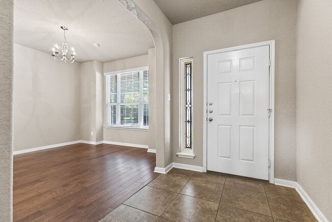 Building Photo - Spacious 4-Bedroom Home with Loft & Backya...