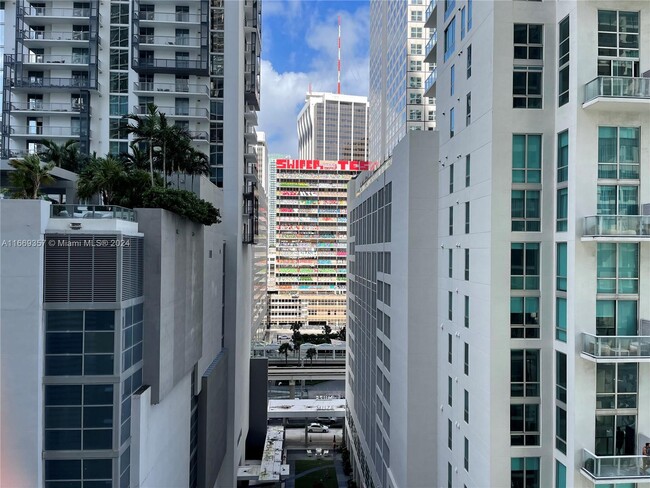 Foto del edificio - 300 Biscayne Blvd Way