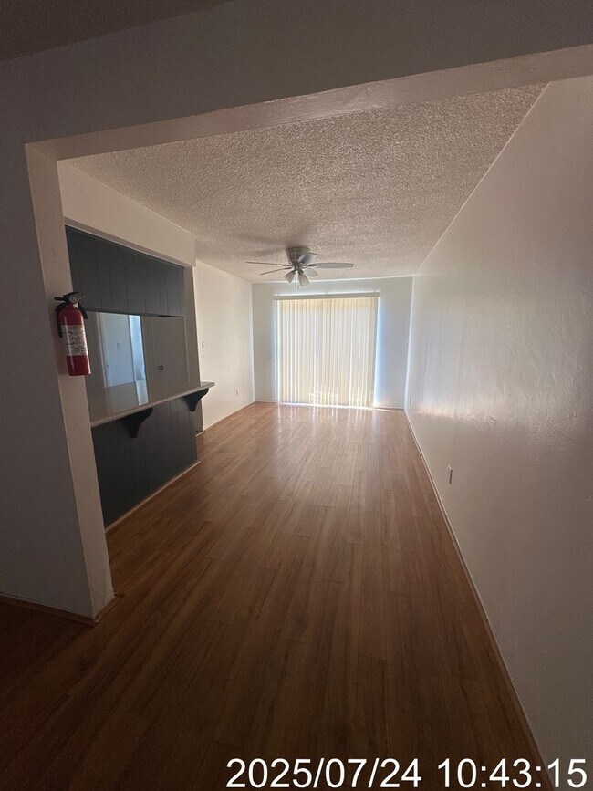 Foto del edificio - 5101 Hunter Ave