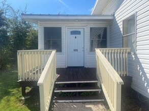 Building Photo - 606 Florida Ave