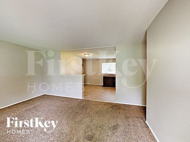 Building Photo - 1140 Estes Dr