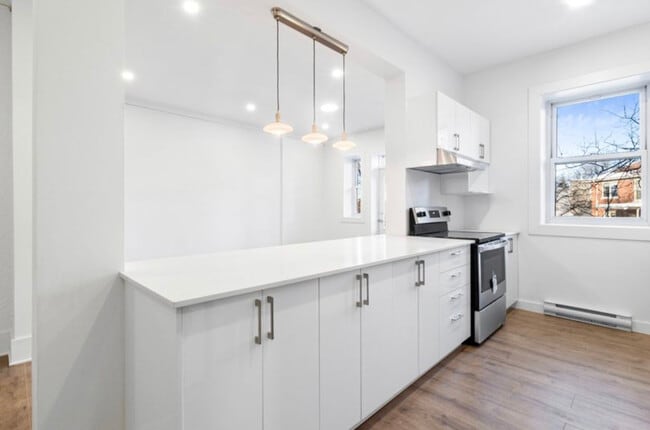 Building Photo - Plaza Court