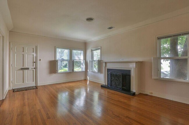 Foto del edificio - 3124 Jarrard St