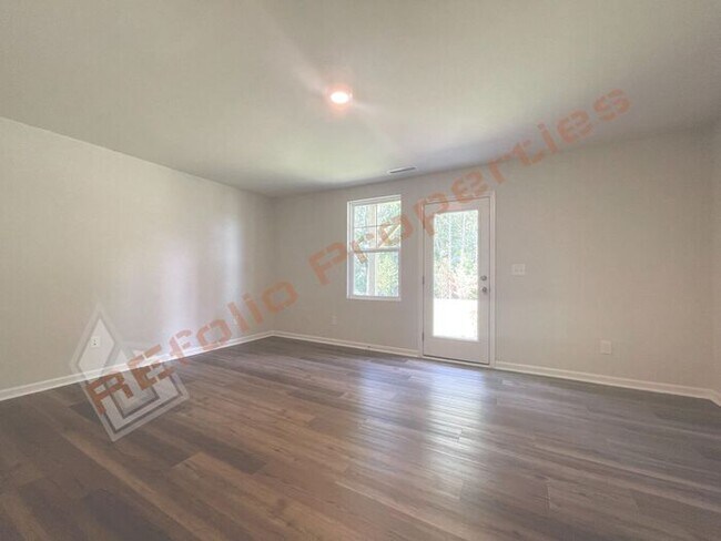 Foto del edificio - Brand-New 3BR/3.5BA Townhome w/ 1 Car Gara...