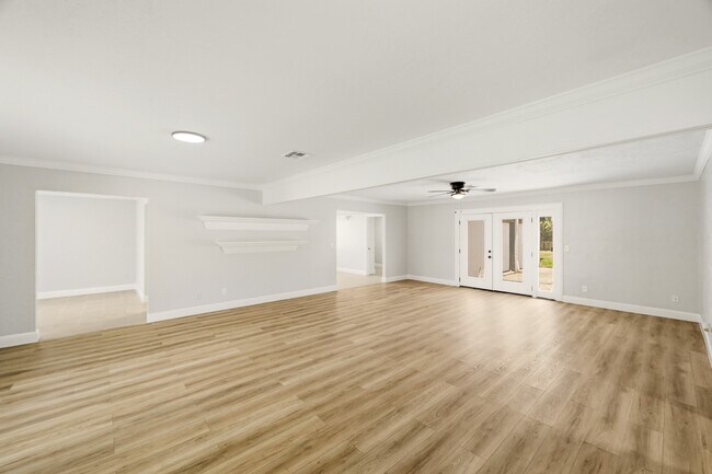 Foto del edificio - 1310 Burning Tree Rd