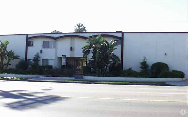 Foto del edificio - 5629 Laurel Canyon Blvd