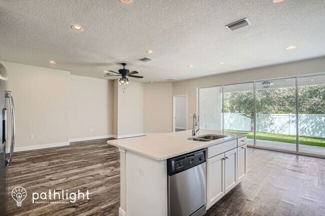 Building Photo - 7115 Park Tree Dr