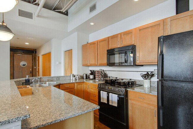 Building Photo - 527 St Joseph St