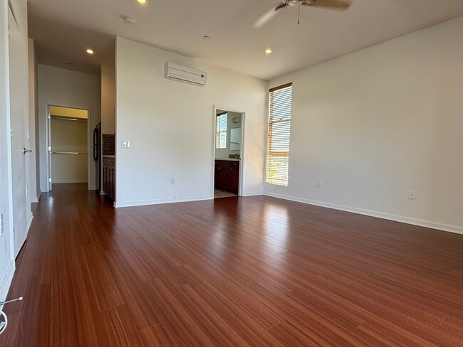 Building Photo - 11229 Greenlawn Ave