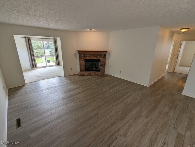 Building Photo - 1417 Hollow Wood Ln