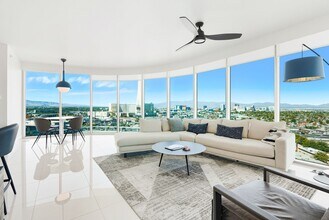 Building Photo - 322 E Karen Ave