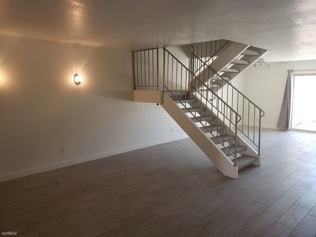 Foto del edificio - 3 br, 2.5 bath  - 4902 N 74th St End unit