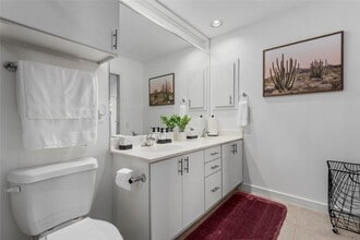 Building Photo - 2914 Commerce St