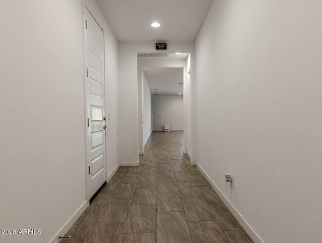 Building Photo - 1548 W Corral Rd