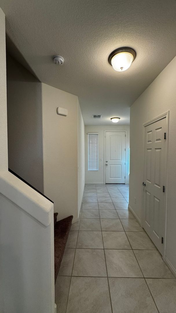 Foto del edificio - Brand New Executive 4 bedroom Home
