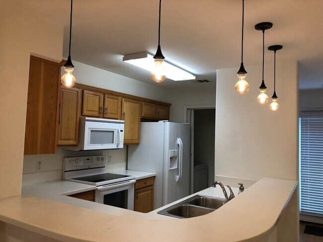 Foto del edificio - Great Close-In Condo