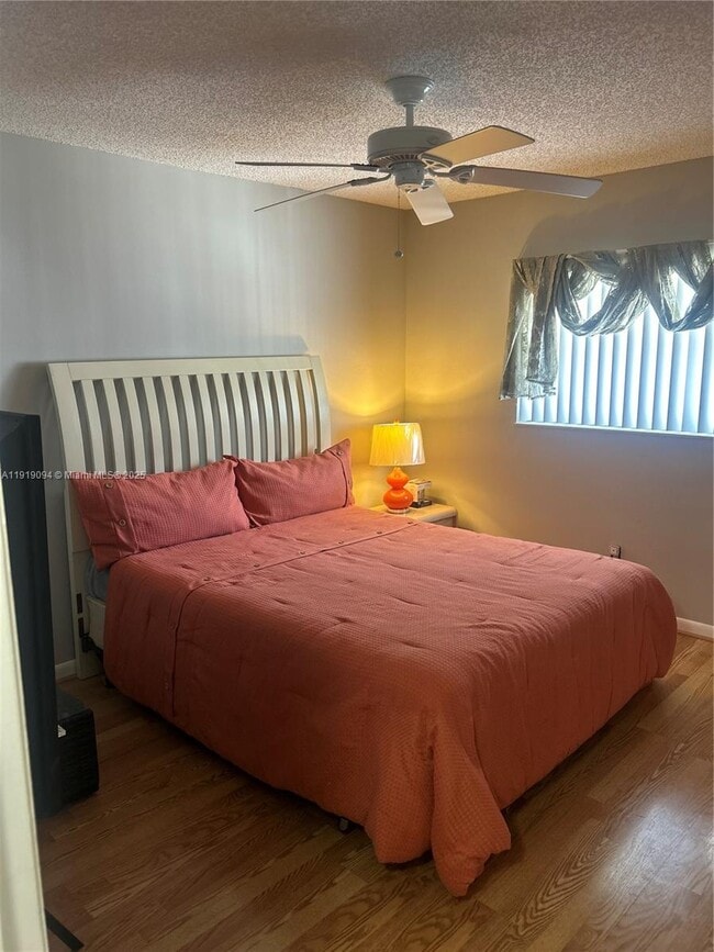 Building Photo - 1166 6th Ave