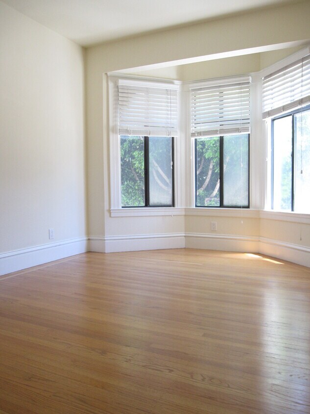 Primary Photo - 1607 Powell St